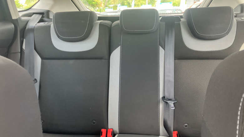 Ford Focus 1.6 Zetec 5dr Petrol Hatchback